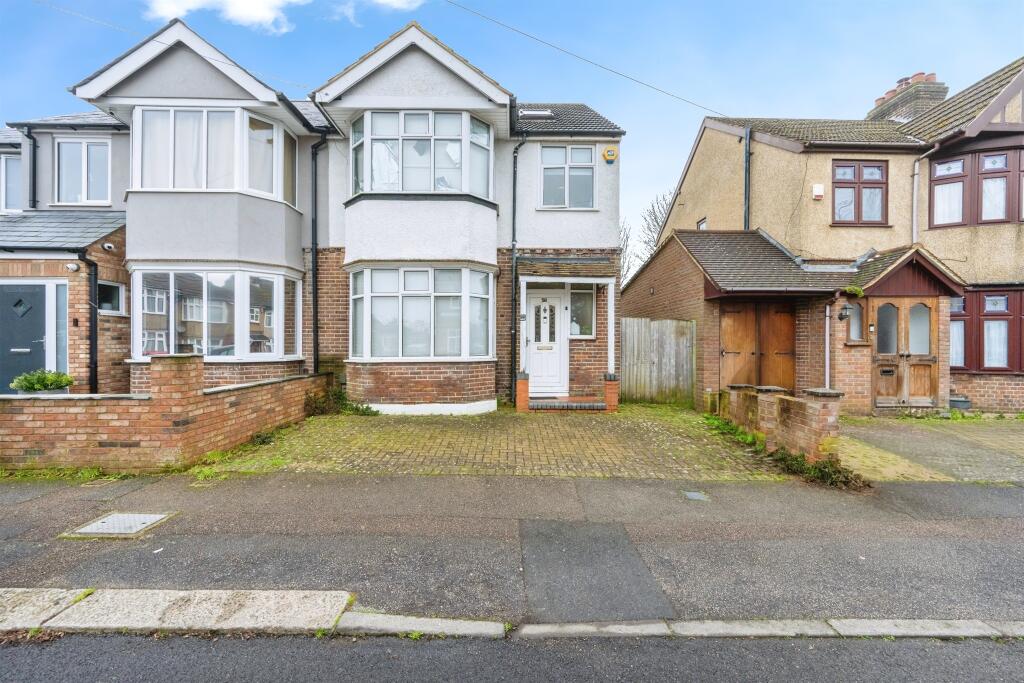 Main image of property: Sunridge Avenue, Luton