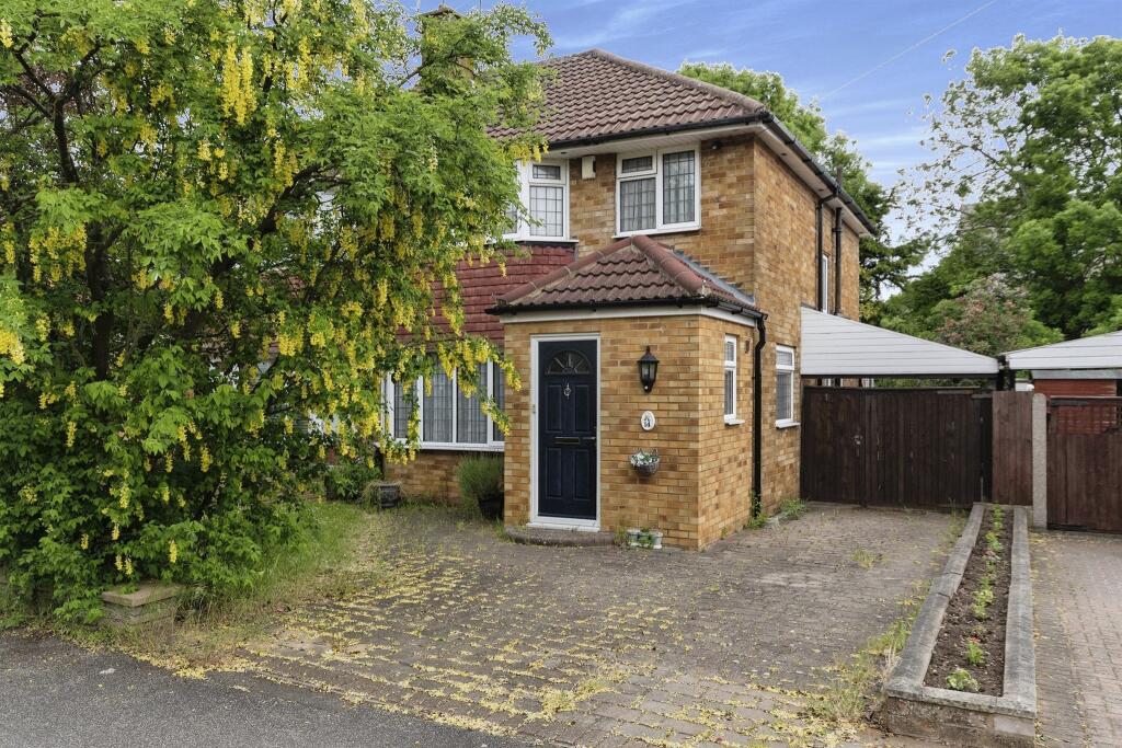 3 bedroom semidetached house for sale in Crowland Road, Luton, LU2
