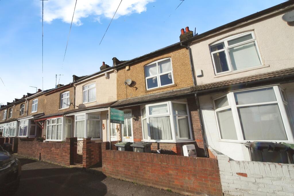 3 bedroom terraced house for sale in Turners Road South, Luton, LU2