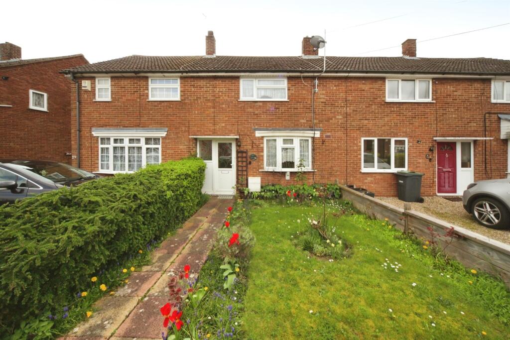 3 bedroom terraced house for sale in Chesford Road, Luton, LU2