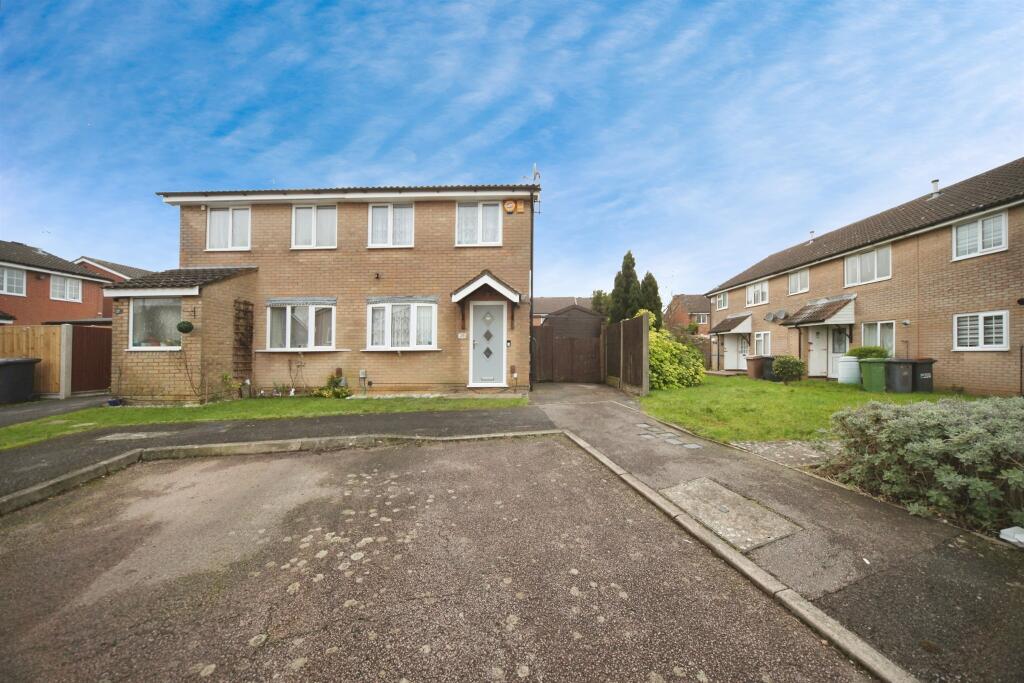 Main image of property: Cheslyn Close, Luton
