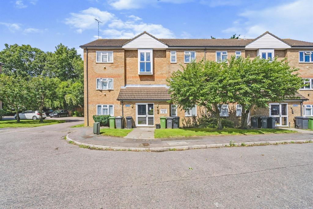 2 bedroom flat for sale in Quilter Close, Luton, LU3