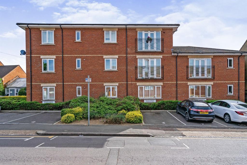 Main image of property: Empress Road, Luton