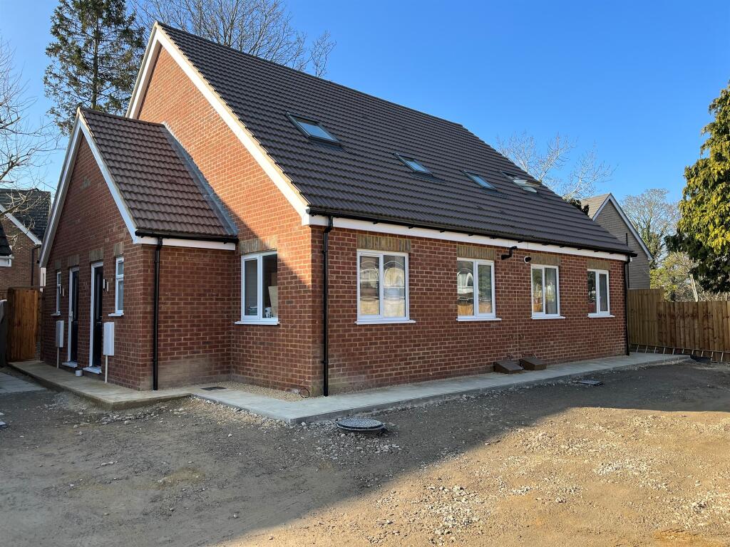 1 bedroom cluster house for sale in Chester Avenue, Luton, LU4