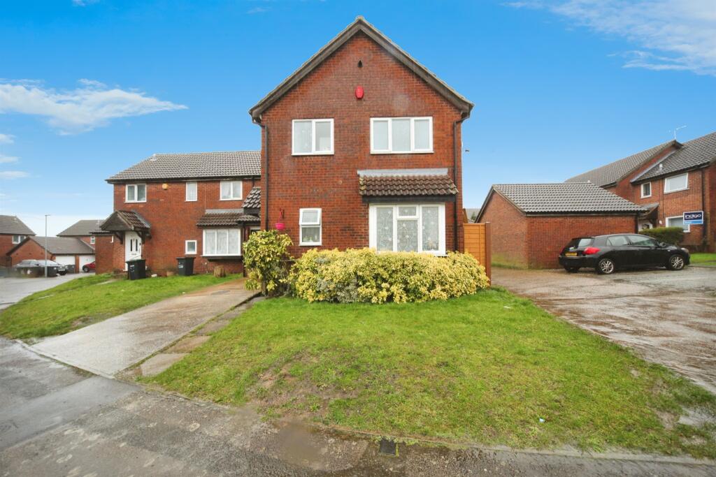 Main image of property: Fieldfare Green, Luton