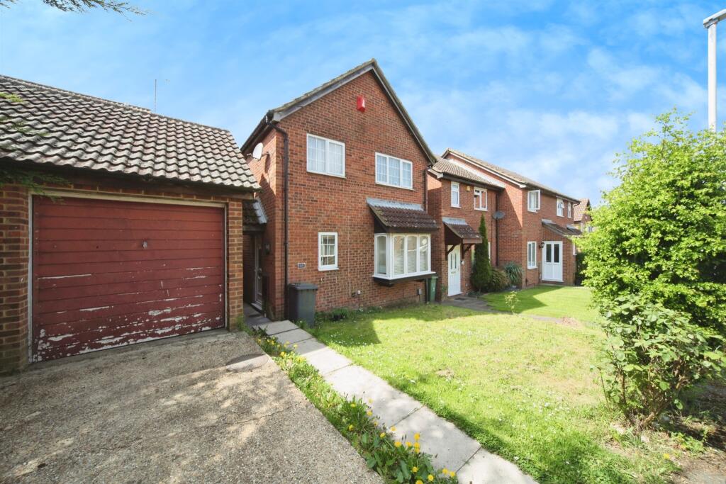 Main image of property: Fieldfare Green, Luton