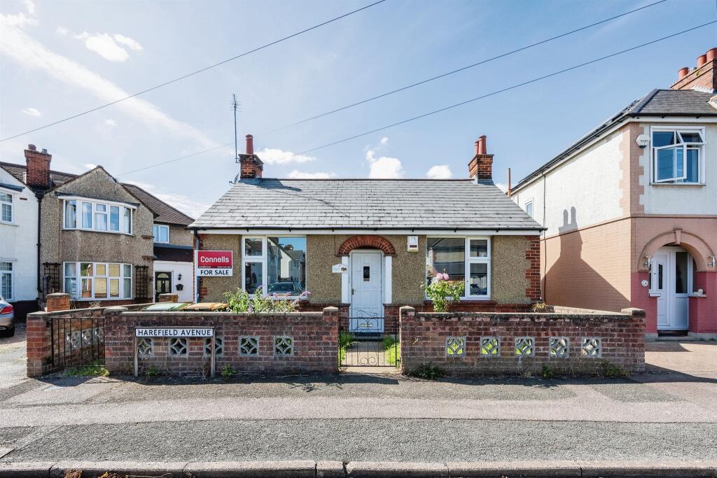 3 bedroom detached bungalow for sale in Harefield Avenue, Bedford, MK42