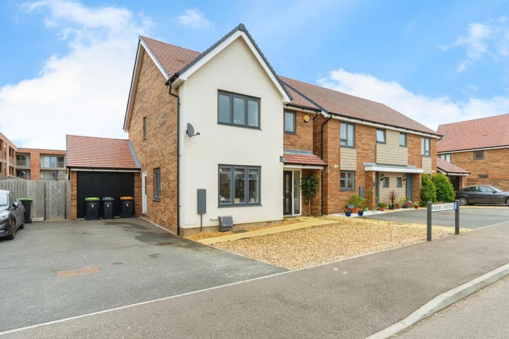 3 Bedroom Detached House For Sale In Moore Gardens Wootton Bedford Mk43