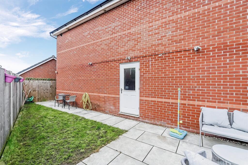 2 bedroom coach house for sale in Fells Paddock, Marston Moretaine