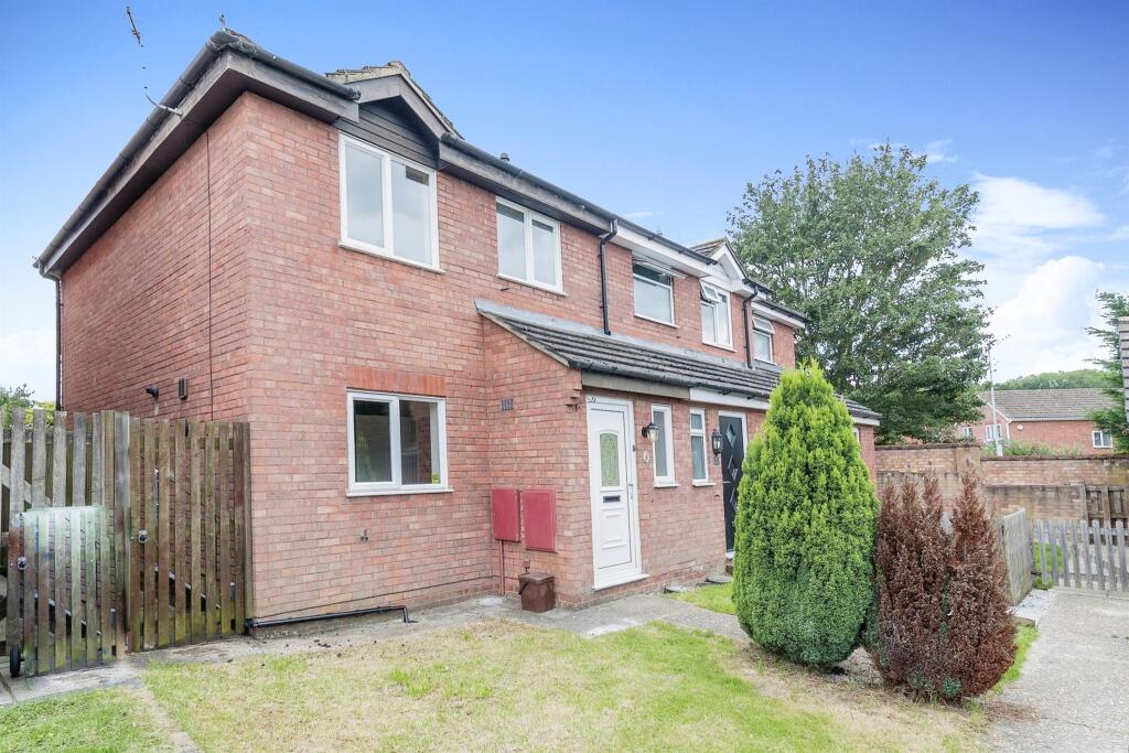 3 bedroom semidetached house for sale in Mersey Close, Flitwick