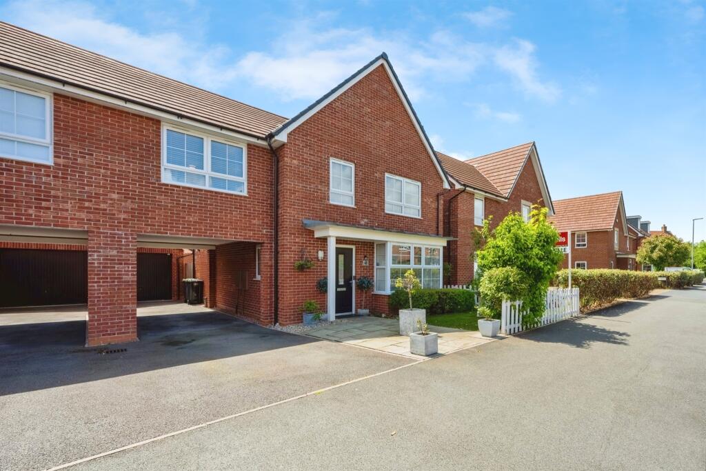 4 bedroom detached house for sale in Lower Hazeldines, Marston