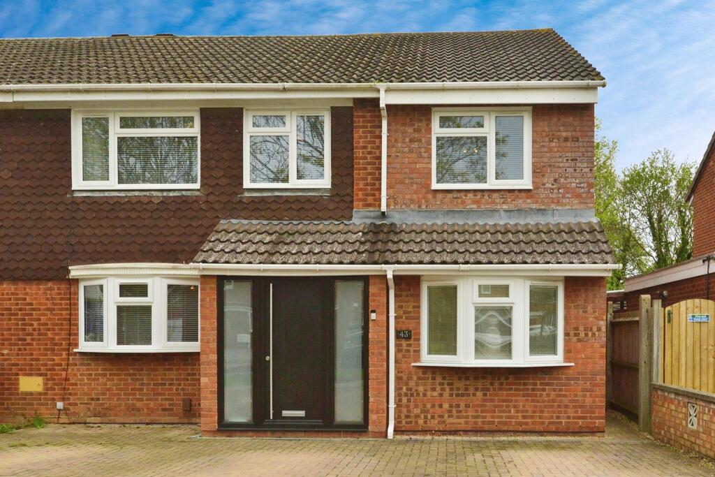 6 bedroom semi-detached house for sale in Crosslands, Stantonbury, MILTON KEYNES, MK14