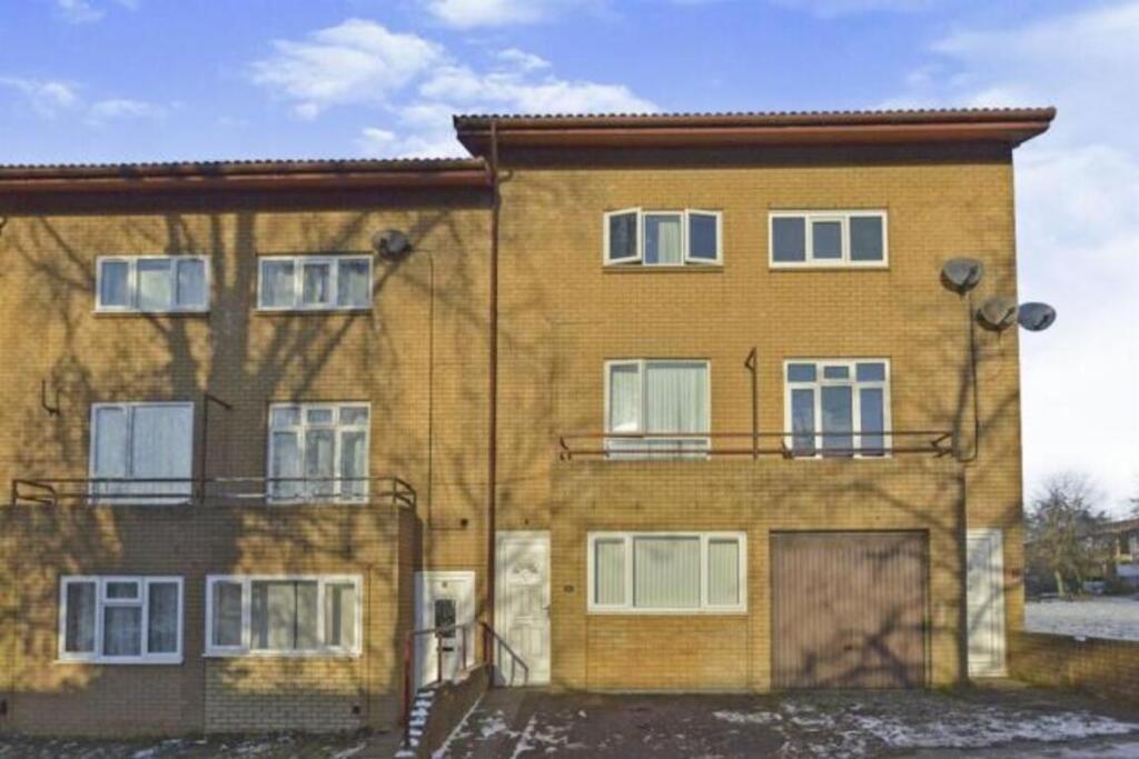 5 bedroom terraced house