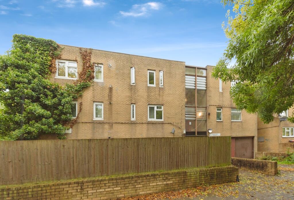 Main image of property: Veryan Place, Fishermead, Milton Keynes