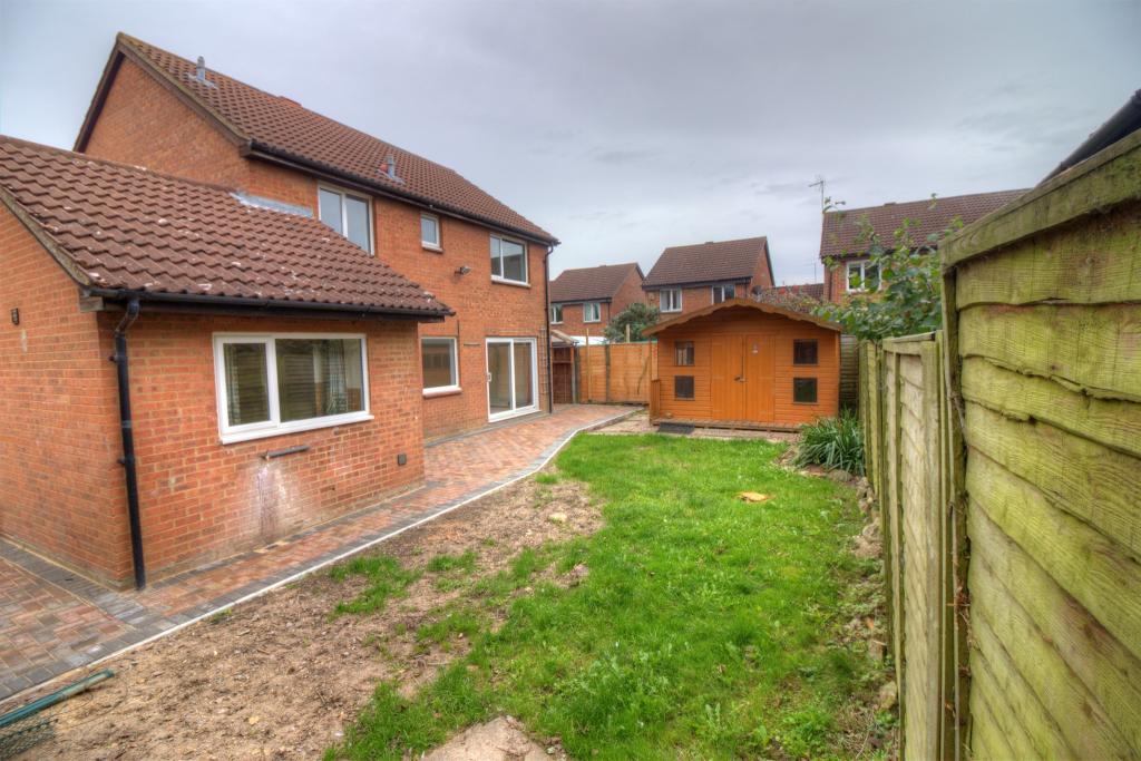 4 bedroom detached house for sale in Summerhayes, Great Linford, Milton