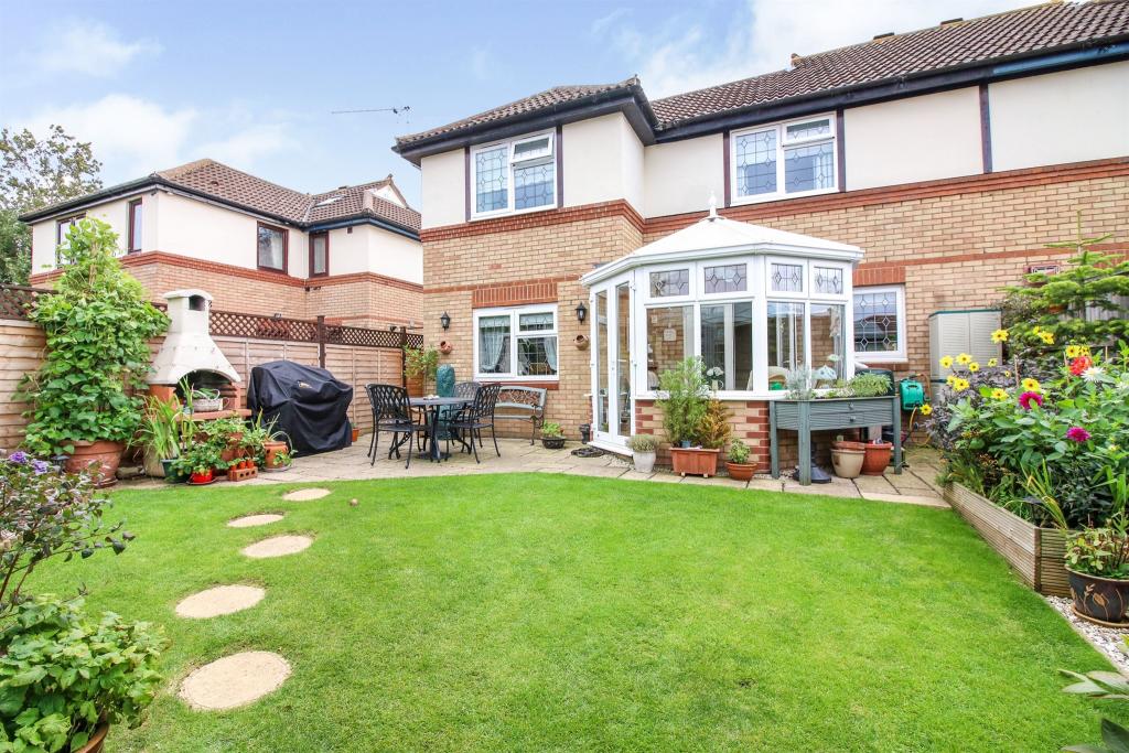 3 bedroom semidetached house for sale in Ethorpe, Two Mile Ash, Milton