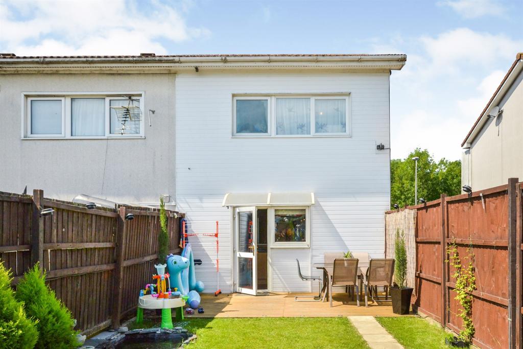 2 bedroom end of terrace house for sale in Broadlands, Netherfield