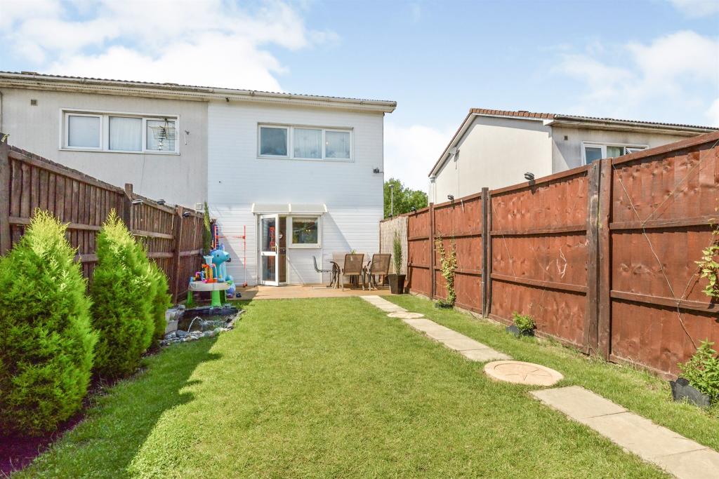 2 bedroom end of terrace house for sale in Broadlands, Netherfield