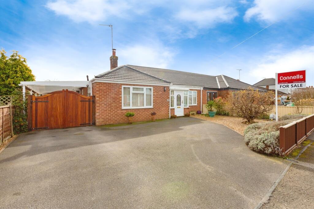 2 bedroom detached bungalow for sale in Portfields Road, Newport