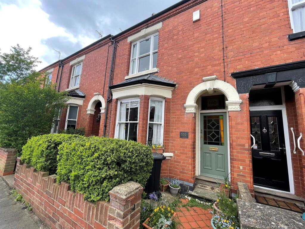 3 bedroom terraced house for sale in Windsor Street, Wolverton, Milton