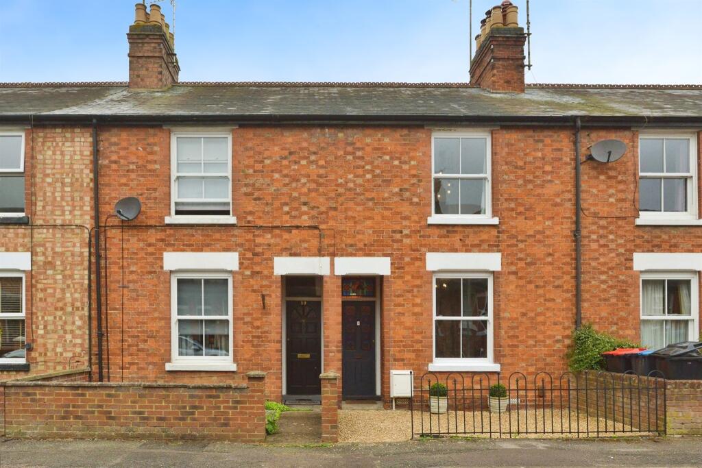 2 bedroom terraced house for sale in Clarence Road, Stony Stratford, MILTON KEYNES, MK11