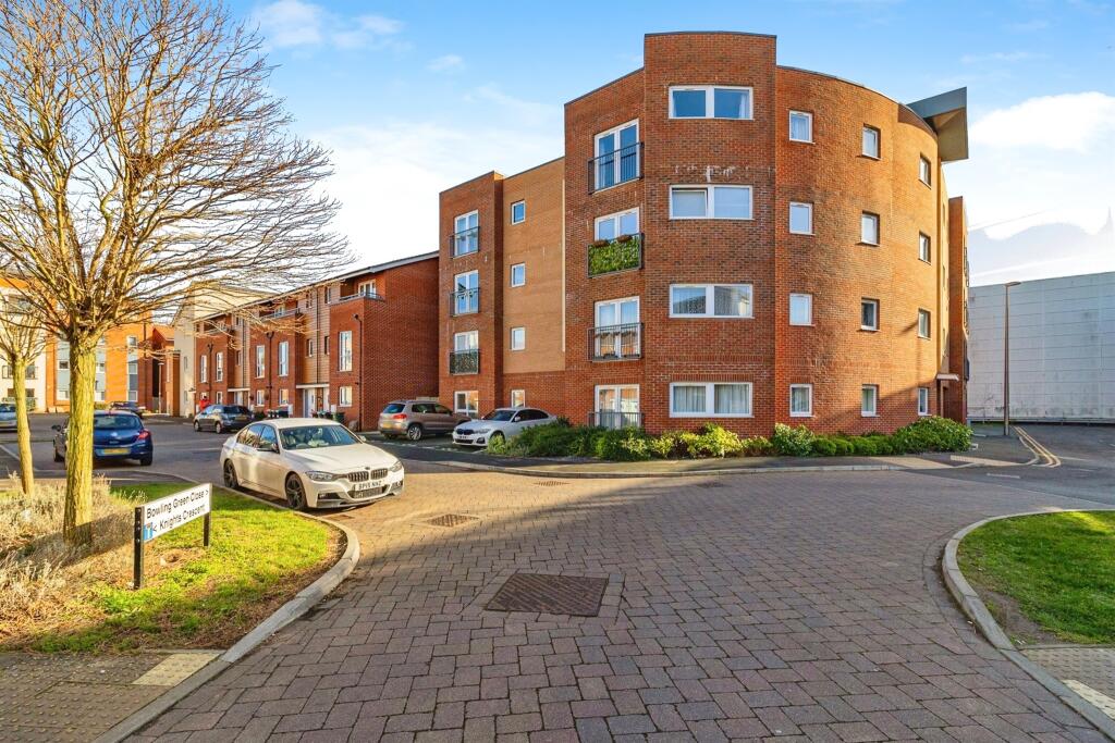 2 bedroom apartment for sale in Bowling Green Close, Bletchley, Milton