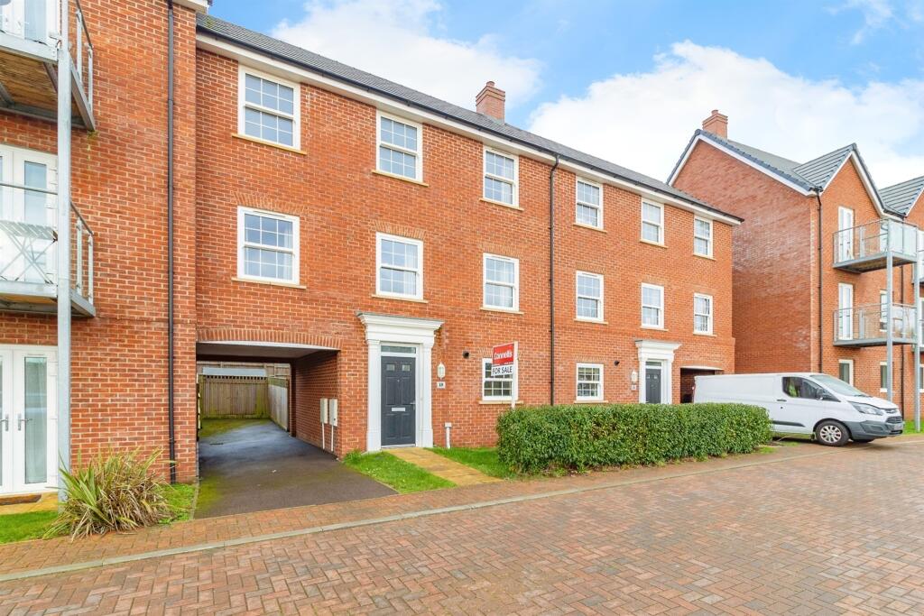 4 bedroom semidetached house for sale in Honduras Gardens, Bletchley, Milton Keynes, MK3