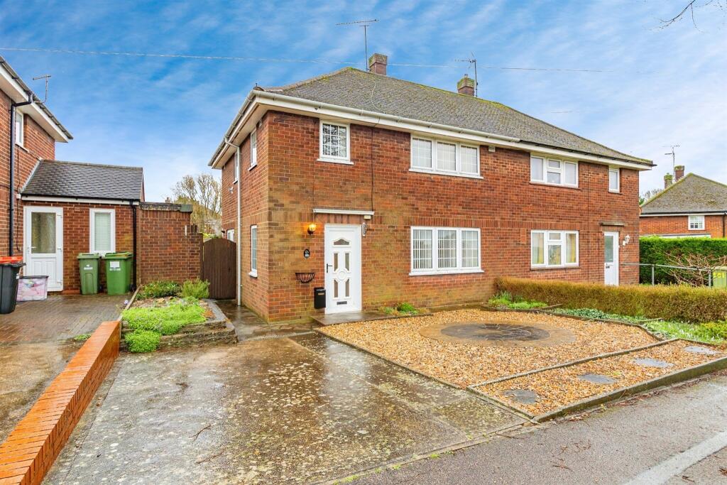 3 bedroom semi-detached house for sale in Newton Road, Bletchley ...