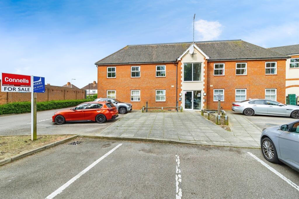 2 bedroom flat for sale in Newton Road, Bletchley, Milton Keynes, MK3