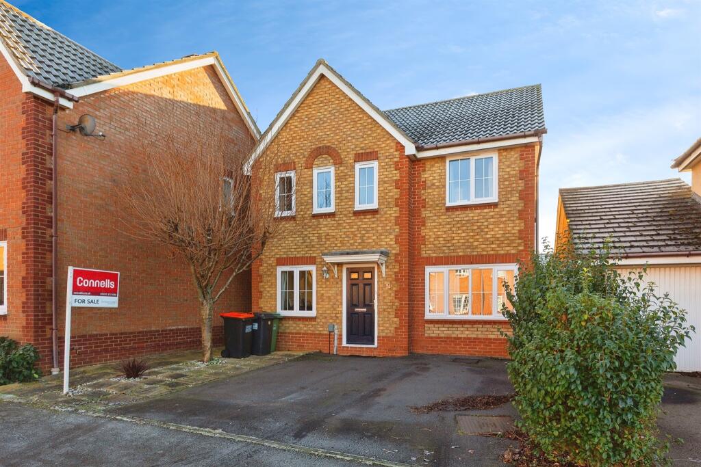 4 bedroom detached house for sale in Nicolson Drive, Leighton Buzzard, LU7