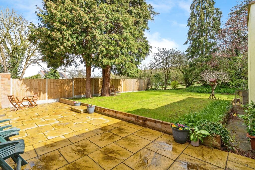 4 bedroom detached bungalow for sale in The Dell, Reach Lane, Heath And Reach, Leighton Buzzard, LU7