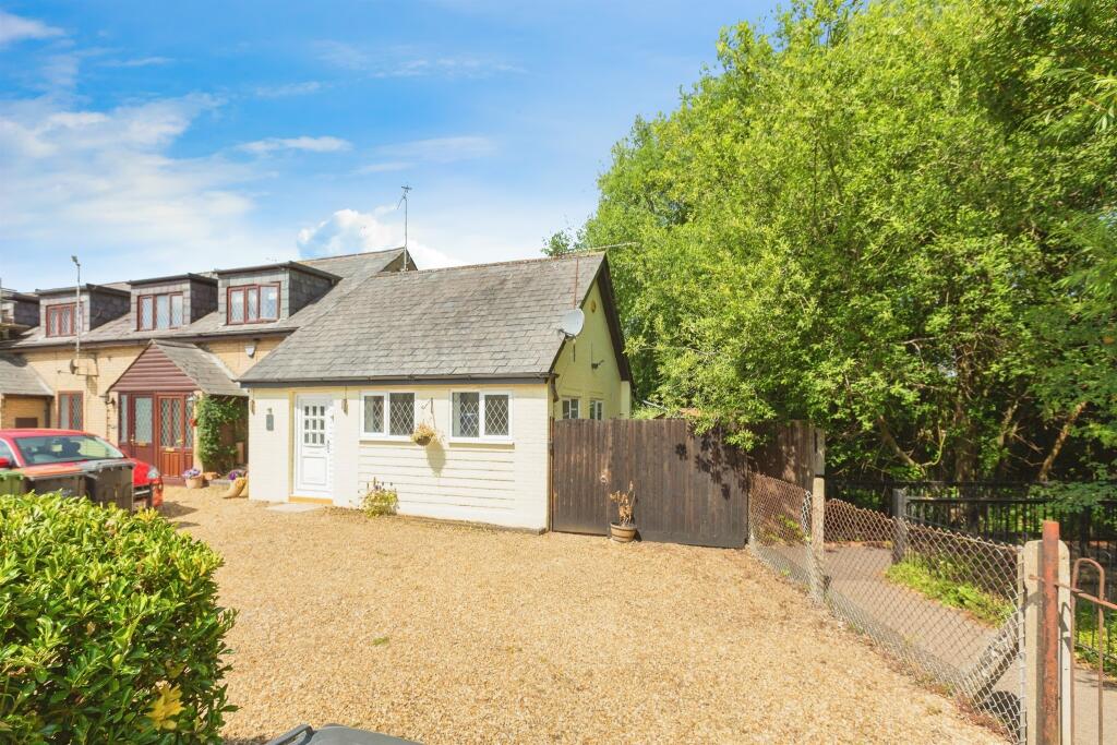 Main image of property: Woburn Road, Hockliffe, Leighton Buzzard