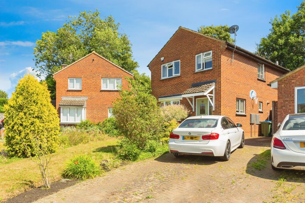 Main image of property: Chesterfield Crescent, Wing, Leighton Buzzard
