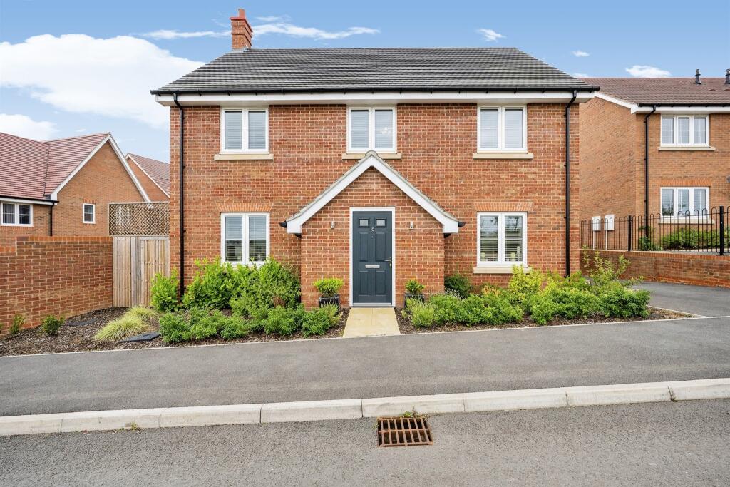 4 bedroom detached house for sale in Blencowe Crescent, Steeple Claydon