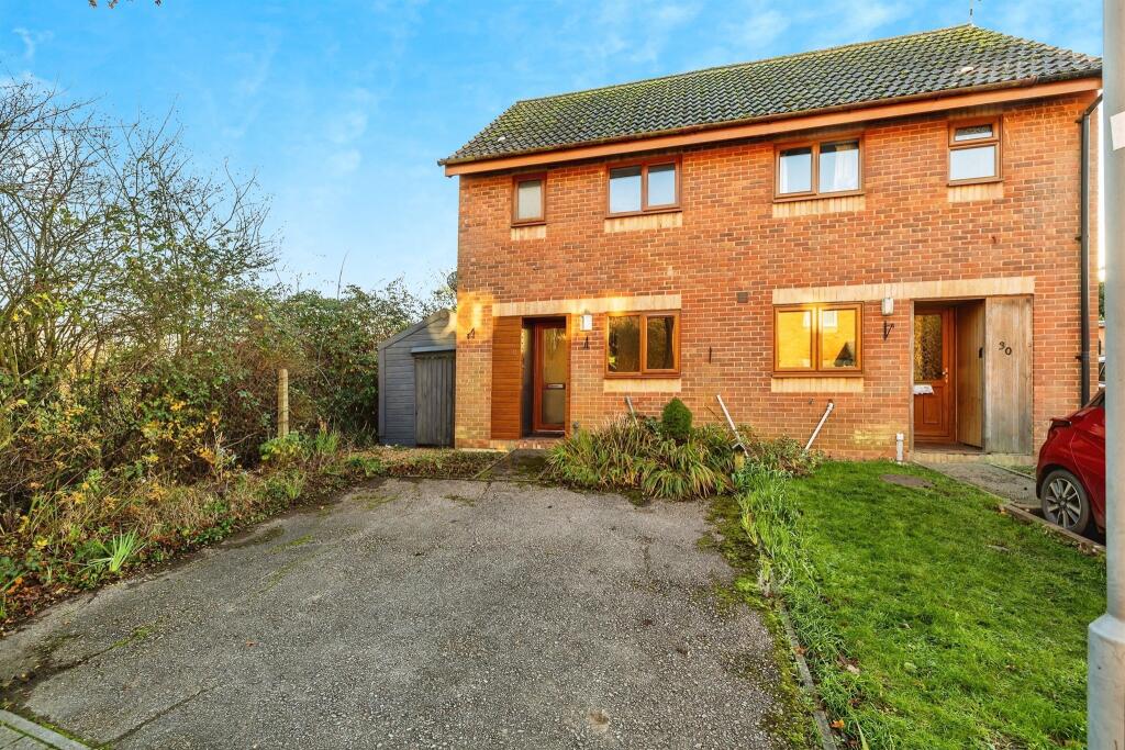2 bedroom semidetached house for sale in Thornhill, Thornborough, Buckingham, MK18
