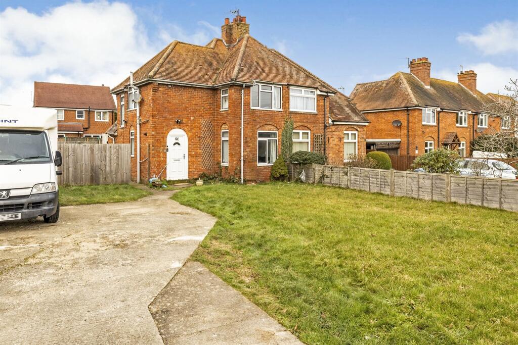 2 bedroom semidetached house for sale in Buckingham Road, Steeple