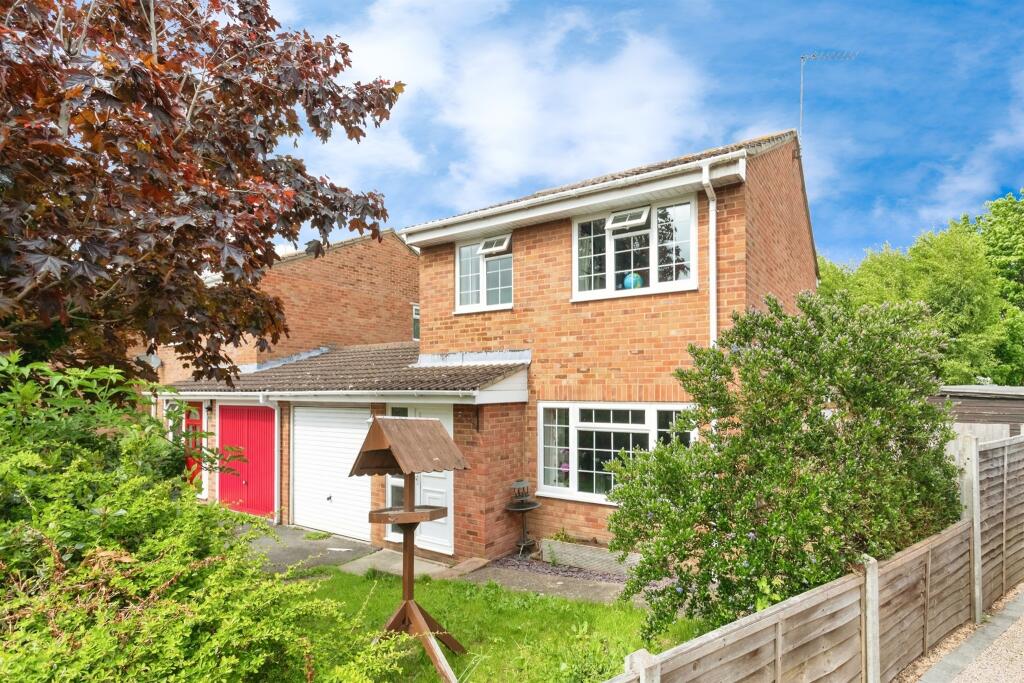 3 Bedroom Semi Detached House For Sale In Hare Close Buckingham Mk18