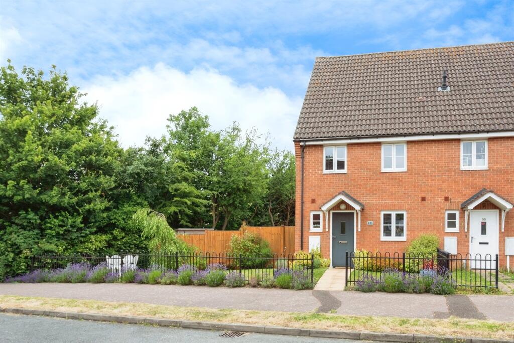 2 bedroom end of terrace house for sale in Embleton Way, BUCKINGHAM, MK18