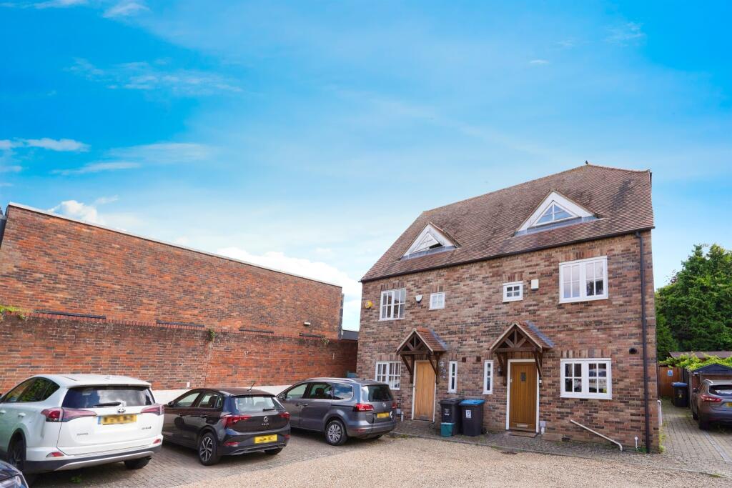 Additional property image - Buckwood Road, Markyate, St. Albans