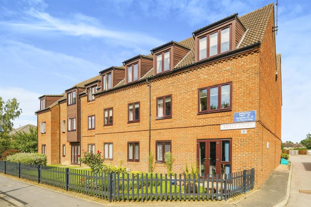 2 bedroom retirement property for sale in Ashley Court, Hatfield, AL10