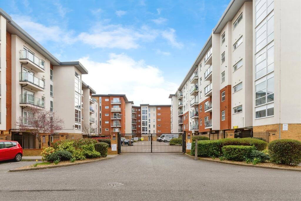 1 bedroom flat for sale in Clarkson Court, Hatfield, AL10