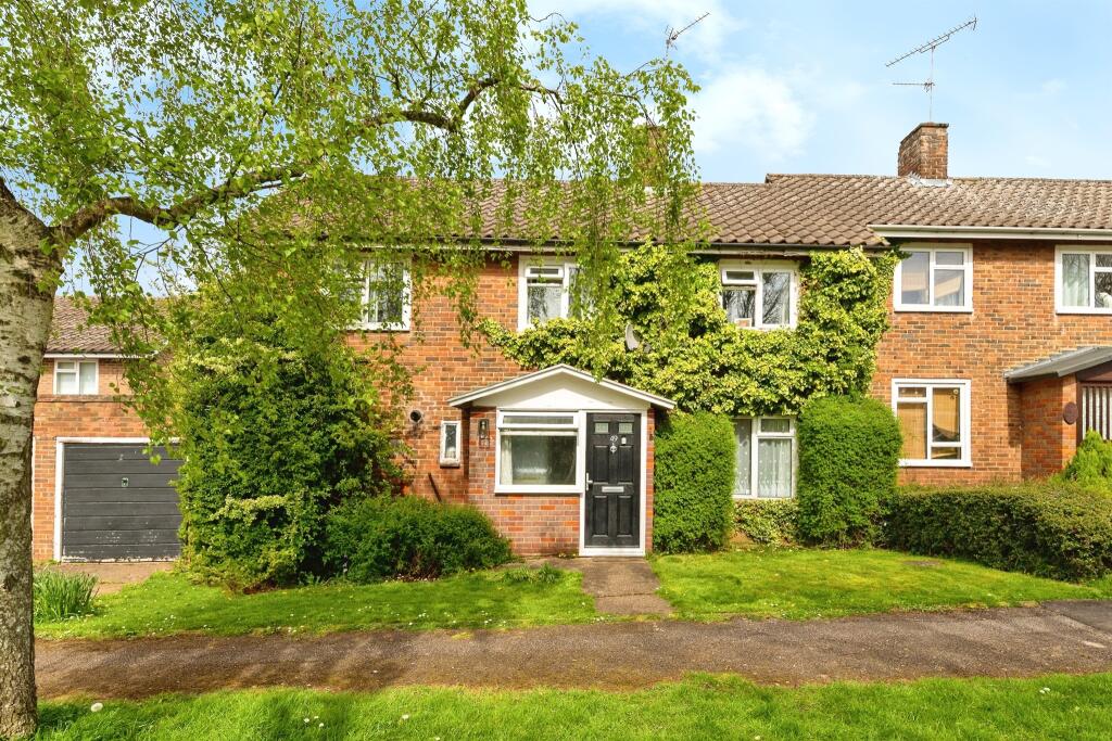 3 bedroom semidetached house for sale in Rosedale, Welwyn Garden City, AL7
