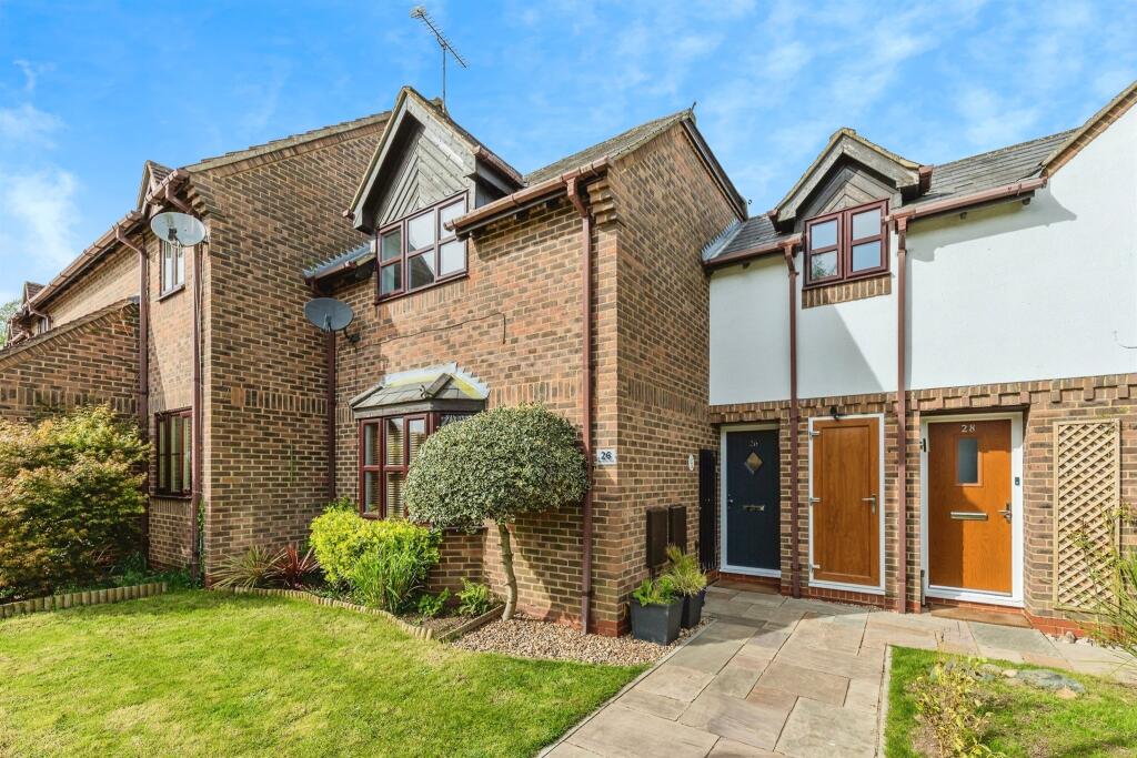 2 bedroom terraced house for sale in Mardleybury Road, Woolmer Green