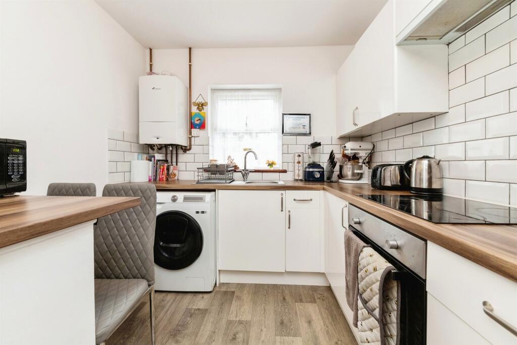 Additional property image - Woodhall Lane, Welwyn Garden City