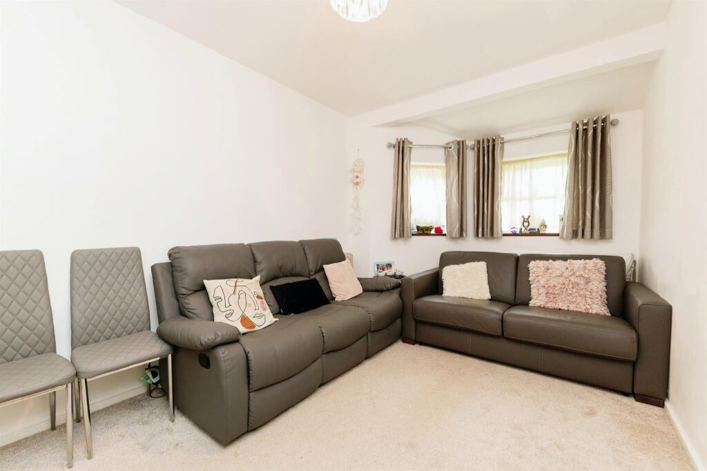 Additional property image - Woodhall Lane, Welwyn Garden City