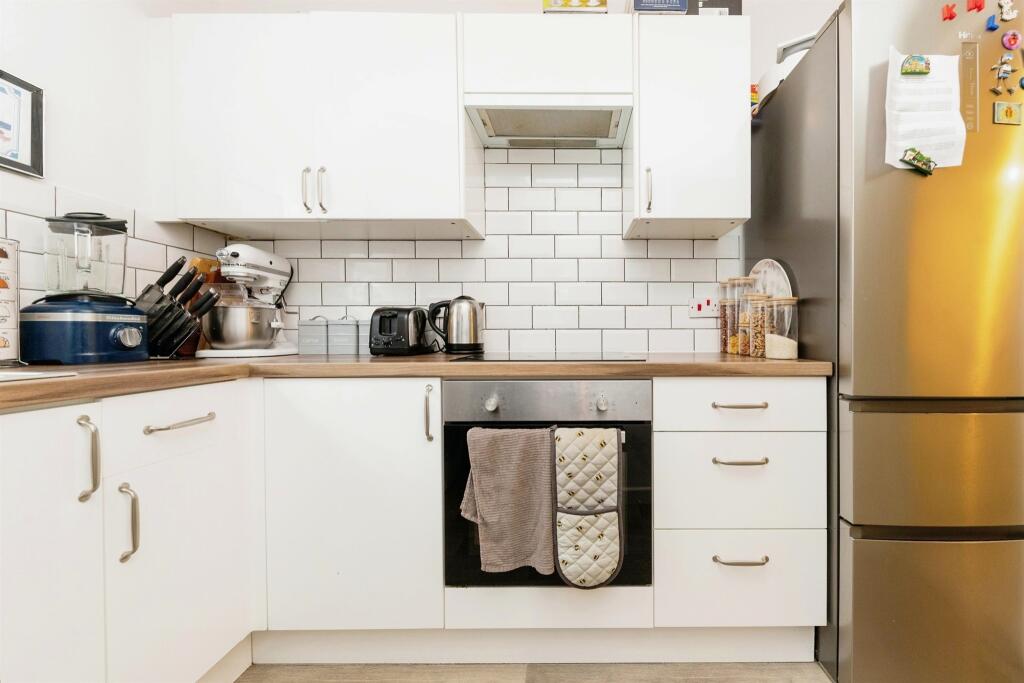 Additional property image - Woodhall Lane, Welwyn Garden City