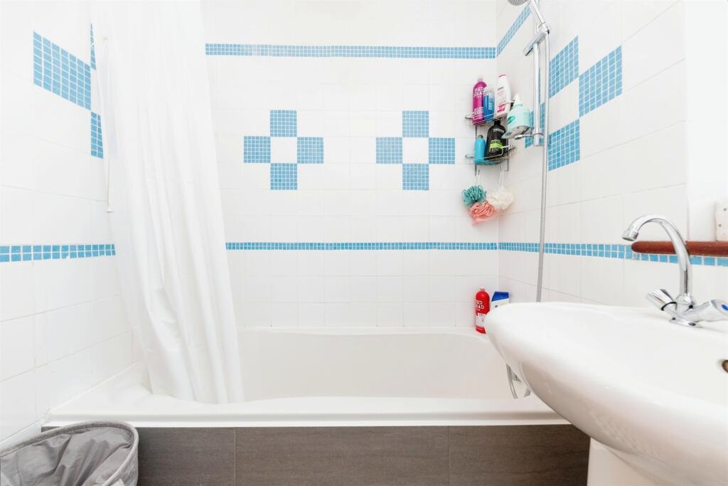 Additional property image - Woodhall Lane, Welwyn Garden City