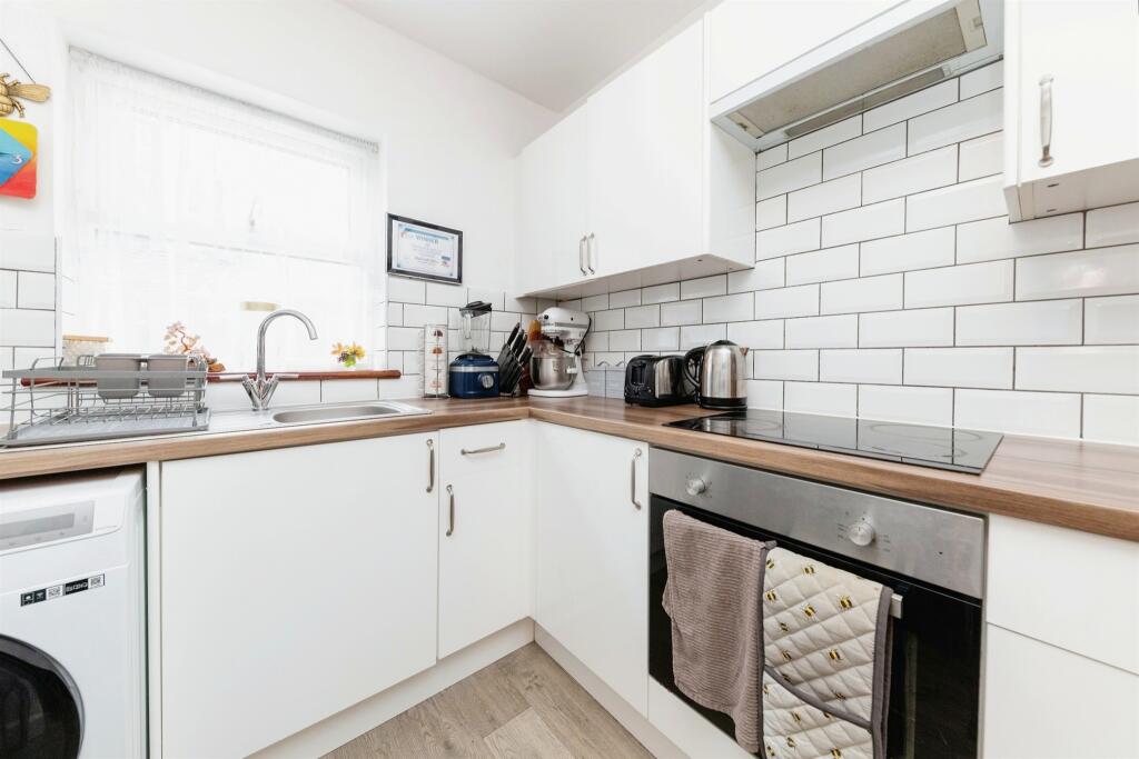 Additional property image - Woodhall Lane, Welwyn Garden City