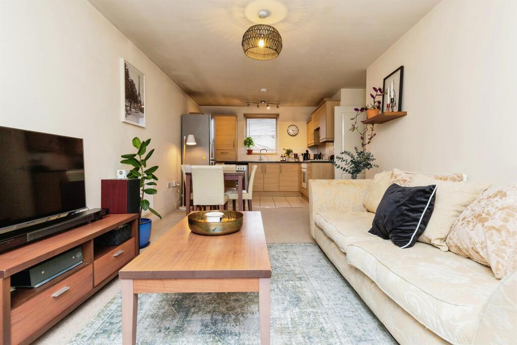 Additional property image - Eddington Crescent, WELWYN GARDEN CITY