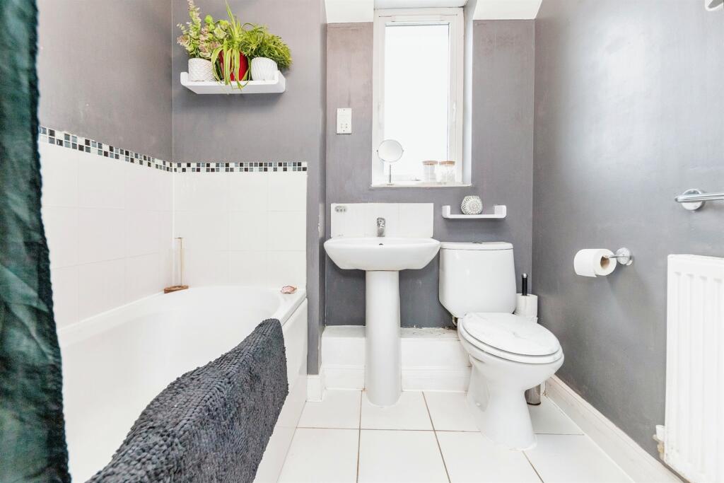 Additional property image - Eddington Crescent, WELWYN GARDEN CITY